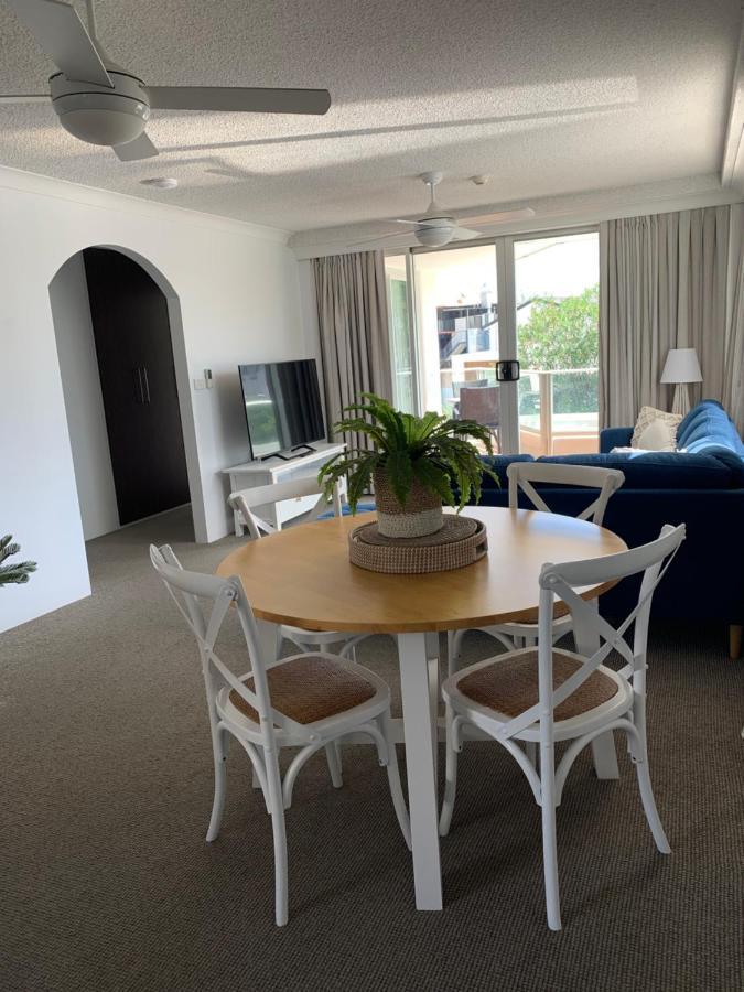 Pacific Regis Beachfront Holiday Apartments Gold Coast Exterior photo