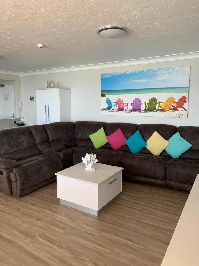 Pacific Regis Beachfront Holiday Apartments Gold Coast Exterior photo