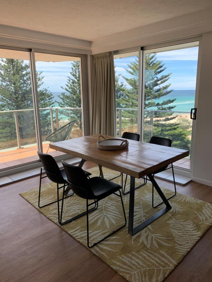 Pacific Regis Beachfront Holiday Apartments Gold Coast Exterior photo